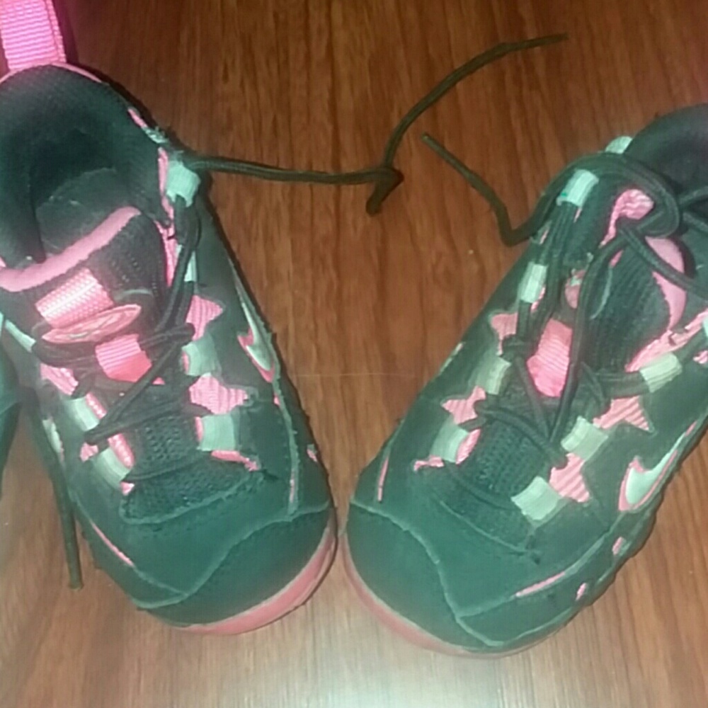 Sneakers - Picture 2 of 3